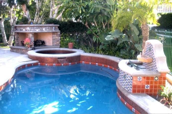 Mexican Vibes Swimming Pool