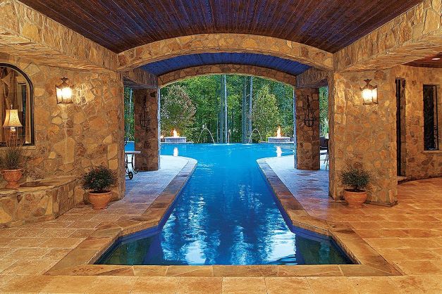 Renaissance Royalty Swimming Pool