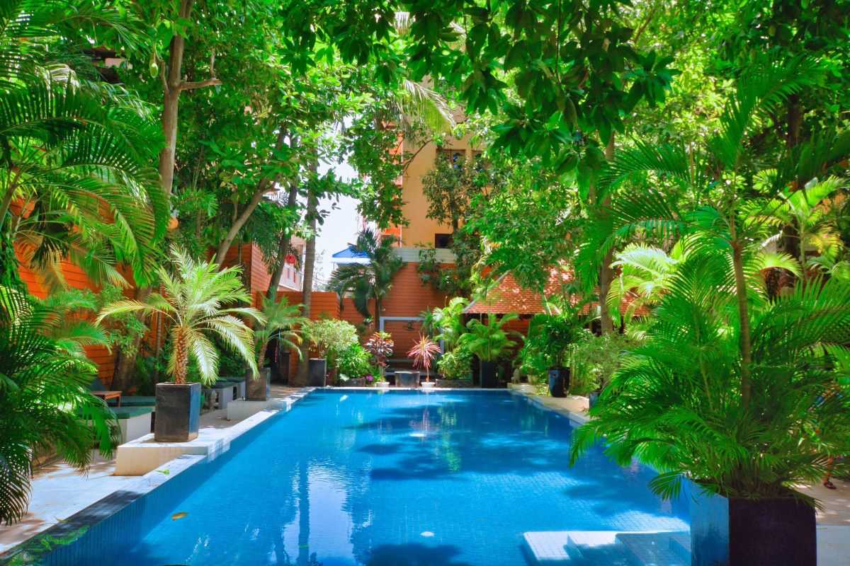 Luxury-swimming-pool-with-impressing-waterfalls-and-landscape
