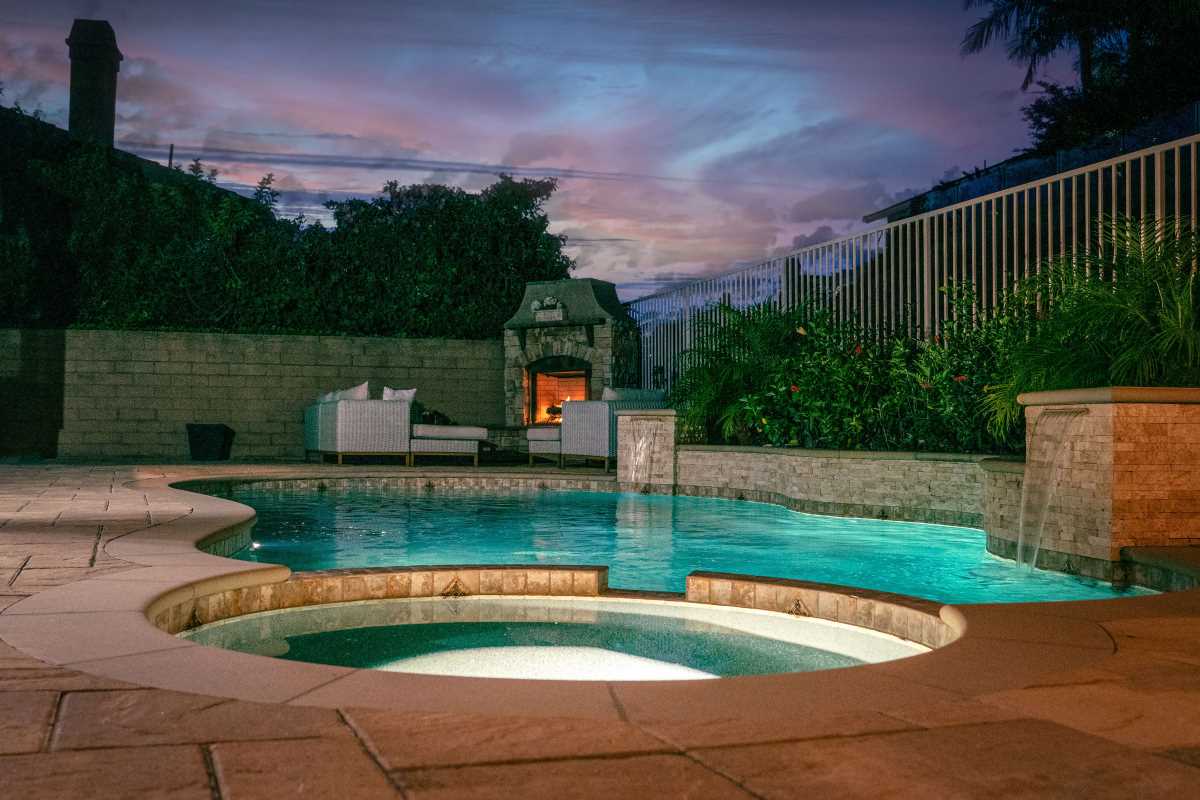 high-end-extensions-and-technologies-for-luxury-swimming-pool